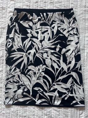 White House Black Market Black and White Leaf-Print Pencil Skirt